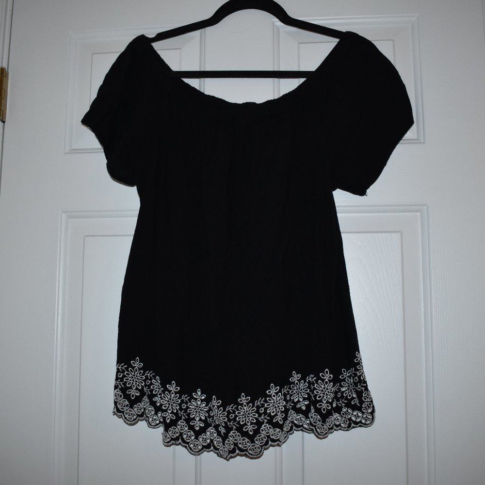 Old Navy Off-Shoulder Top with Embroidery | Size M